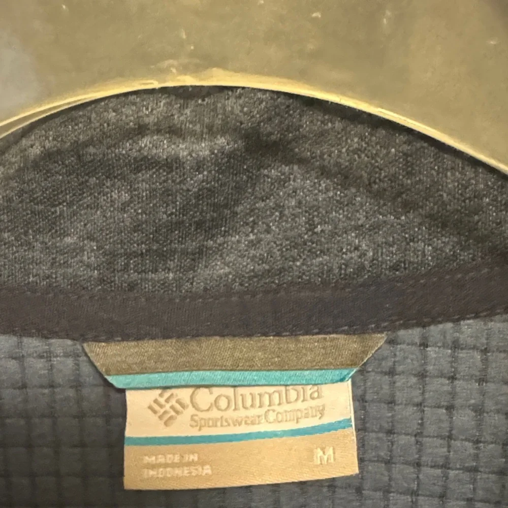 Columbia Men's Dark Blue Jacket with Bright Green Details